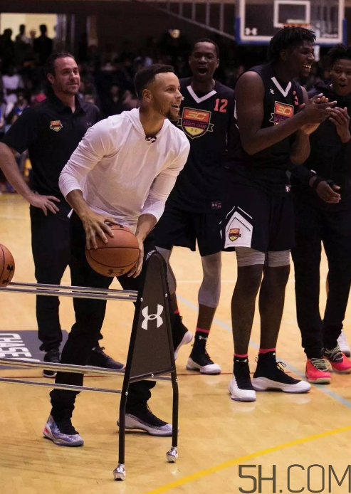 under armour curry 4庫里戰(zhàn)靴中國別注版實物什么樣？