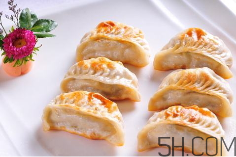 煎餃怎么煎才酥脆好吃？煎餃怎么做好吃？
