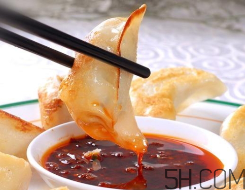 煎餃怎么煎才酥脆好吃？煎餃怎么做好吃？