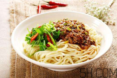 炸醬面可以用豆瓣醬嗎？炸醬面可以用黃豆醬嗎？