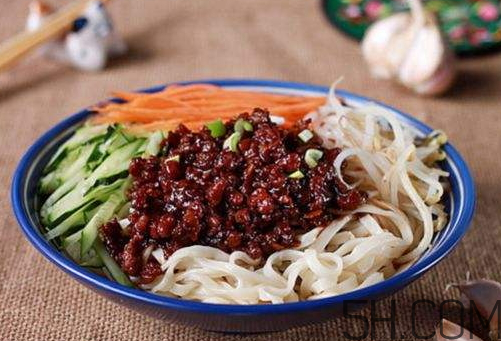 炸醬面可以用豆瓣醬嗎？炸醬面可以用黃豆醬嗎？