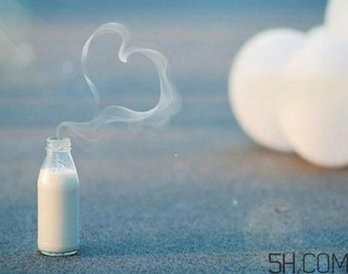 早上空腹喝牛奶好嗎？早上喝牛奶有什么好處？