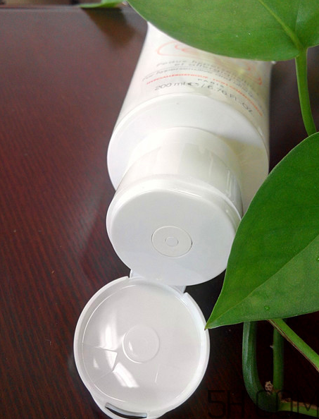 雅漾舒緩特護(hù)潔面乳怎么樣？好用嗎？