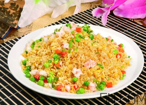 蛋炒飯為什么要用隔夜飯？蛋炒飯可以用熱飯嗎？