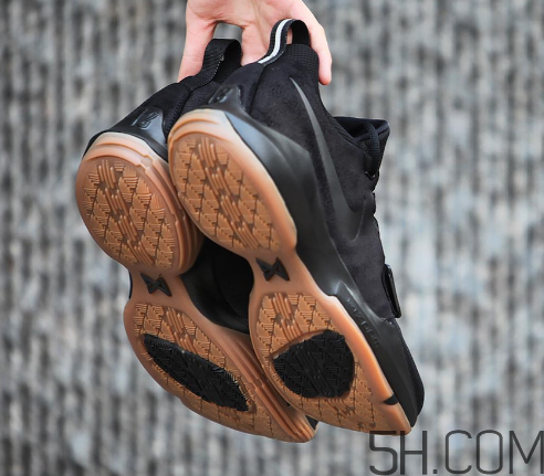 nike pg 1黑色生膠大底發(fā)售時間_實(shí)物什么樣？