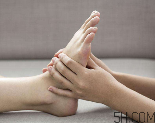 腳氣是缺乏維生素嗎？腳氣是缺什么維生素？