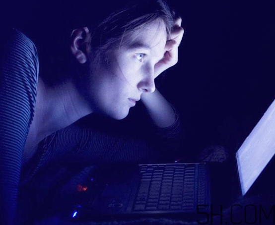 眼霜可以天天用嗎？眼霜多久用一次