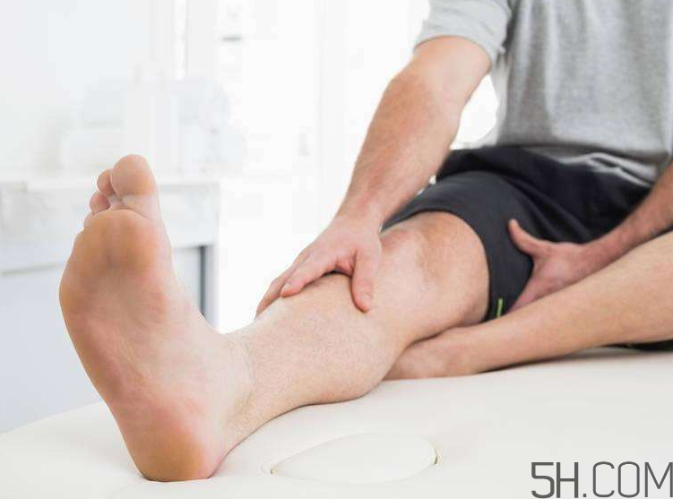腳氣用鹽水泡腳有用嗎？用鹽水泡腳治腳氣嗎？