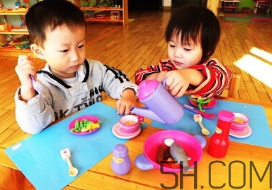 寶寶上幼兒園需要準備什么？寶寶上幼兒園哭鬧怎么應(yīng)對？