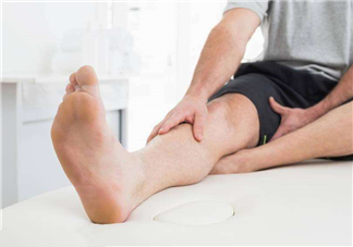 腳氣用鹽水泡腳有用嗎？用鹽水泡腳治腳氣嗎？