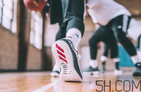 adidas dame 4多少錢？阿迪達(dá)斯利拉德四代上腳效果