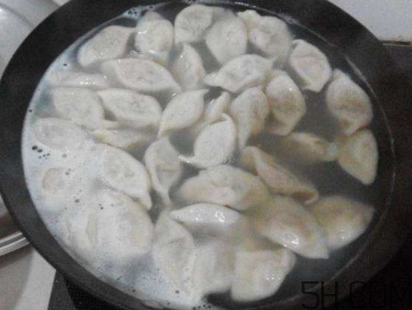 煮餃子怎么煮不破皮？煮餃子怎么看熟沒熟？