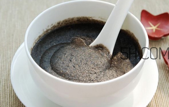 黑芝麻糊用開(kāi)水沖還是溫開(kāi)水？黑芝麻糊養(yǎng)胃嗎？