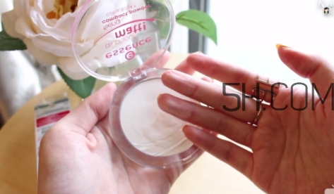 essence定妝蜜粉餅怎么樣？essence粉餅試色