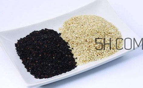 黑芝麻和白芝麻有什么區(qū)別？黑芝麻和白芝麻哪個(gè)好？