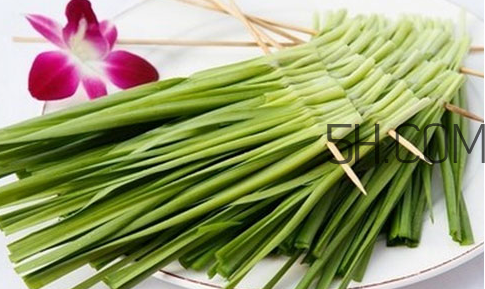 炒好的韭菜能隔夜吃嗎？吃韭菜胃酸燒心吃什么緩解？
