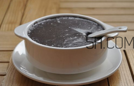 黑芝麻糊用開(kāi)水沖還是溫開(kāi)水？黑芝麻糊養(yǎng)胃嗎？