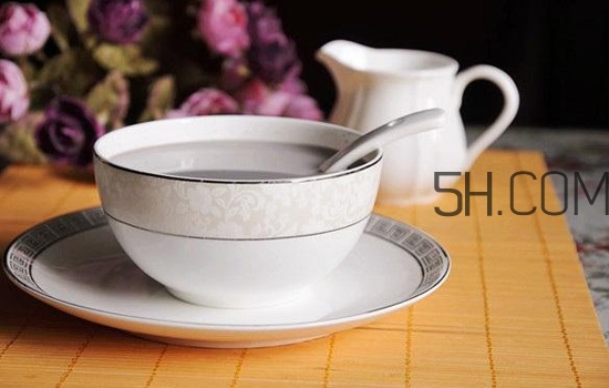 黑芝麻糊用開(kāi)水沖還是溫開(kāi)水？黑芝麻糊養(yǎng)胃嗎？