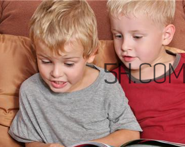 幼兒嘴巴長(zhǎng)泡疹怎么辦才好？小兒腦癱與發(fā)育遲緩一樣嗎？