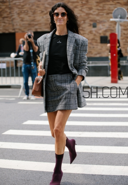 格子西裝里面怎么搭配？格子西裝內(nèi)搭穿什么？