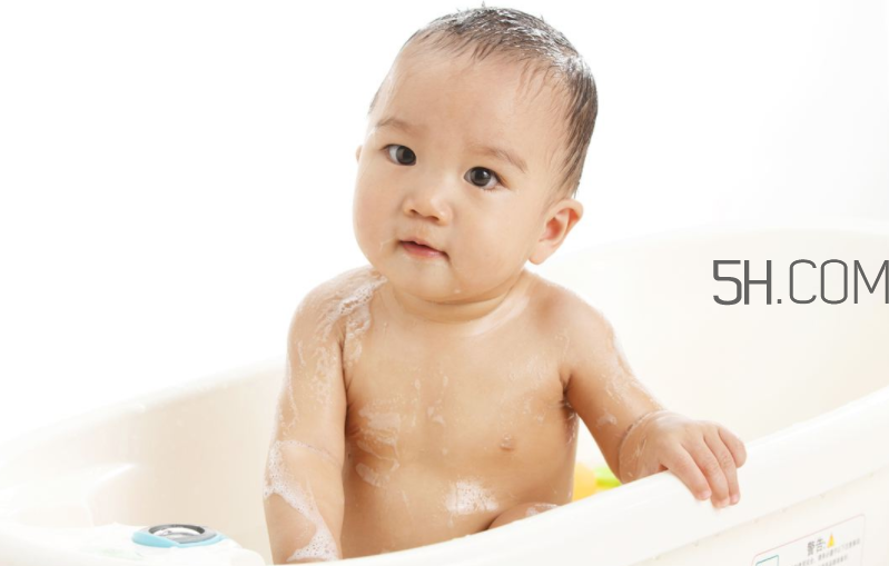 小孩風(fēng)熱感冒怎么辦？小孩子高燒手腳冰涼怎么處理？