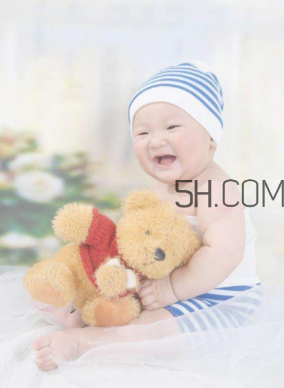 小孩風(fēng)熱感冒怎么辦？小孩子高燒手腳冰涼怎么處理？