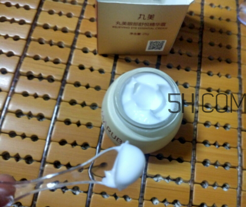 丸美眼部舒悅精華霜多少錢(qián)？丸美眼部舒悅精華霜怎么樣？