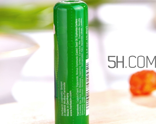 herbacin賀本清小甘菊唇膏怎么樣？小甘菊唇膏使用心得