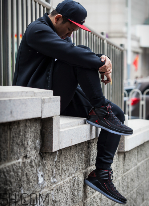 air jordan 32黑紅禁穿配色上腳效果怎么樣？