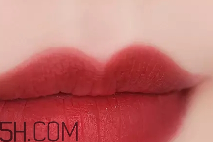 姨媽色口紅適合什么膚色？姨媽色口紅顯白嗎