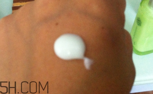 百雀羚乳液怎么打開？百雀羚乳液瓶蓋怎么開
