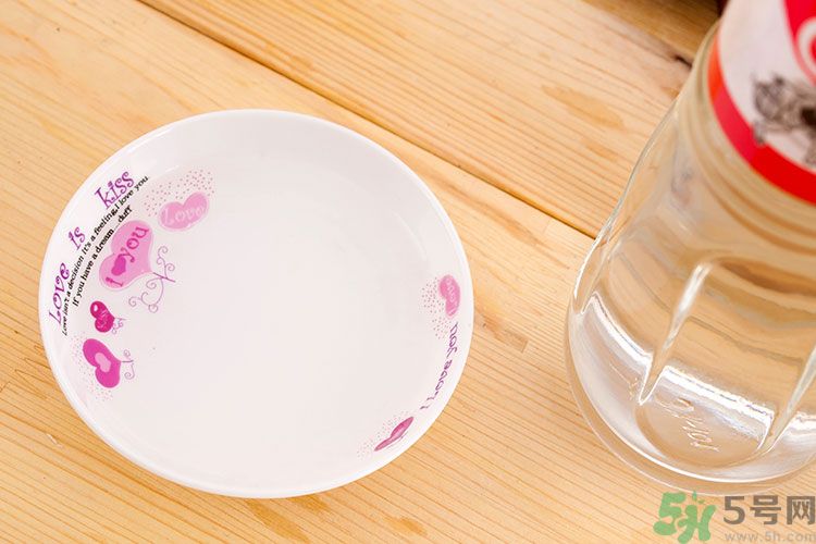 白醋和鹽水混在一起洗臉有什么好處？白醋和鹽洗臉好嗎？