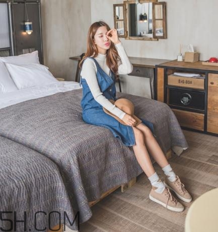 白色毛衣搭配什么裙子？白色毛衣搭配裙子圖片