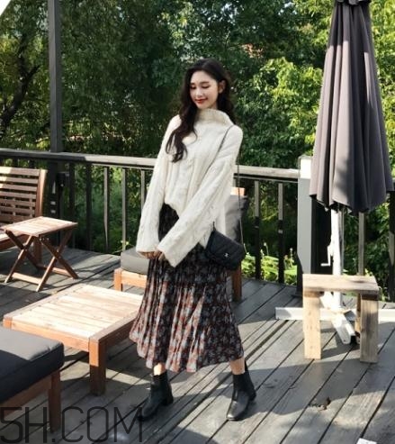 白色毛衣搭配什么裙子？白色毛衣搭配裙子圖片