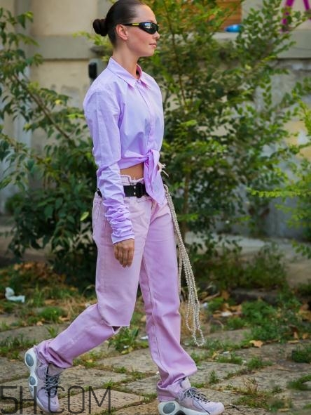 粉色衣服配什么顏色的褲子？粉色衣服搭配褲子圖片