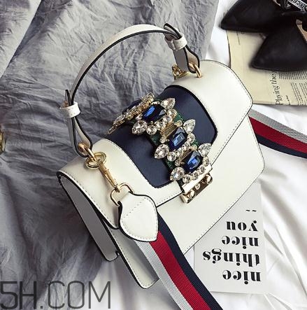白色包包被衣服染色了怎么辦？白色包包染色怎么去除？
