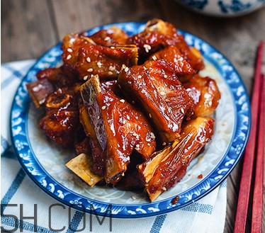 糖醋排骨醋什么時(shí)候放？糖醋排骨對(duì)身體有什么好處