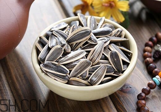 葵花籽可以生吃嗎？葵花籽可以多吃嗎