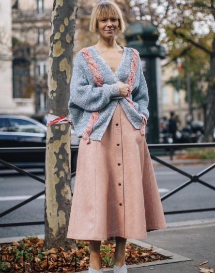 短發(fā)適合穿什么衣服？短發(fā)穿什么衣服好看？