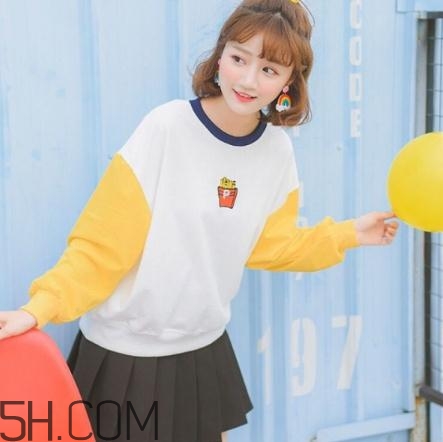 衛(wèi)衣搭配裙子好看嗎？衛(wèi)衣和裙子怎么搭配？