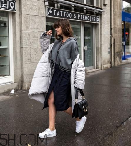 羽絨服配什么鞋子？羽絨服搭配鞋子圖片
