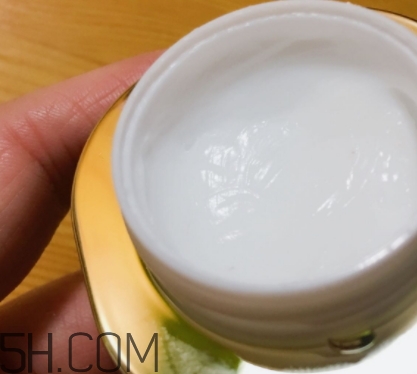 百雀羚肌初賦活系列怎么樣？百雀羚肌初賦活系列適合年齡