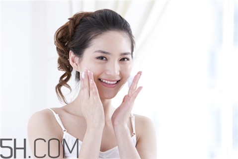 青春痘會(huì)長(zhǎng)在頭皮上嗎？青春痘會(huì)長(zhǎng)在屁股上嗎？