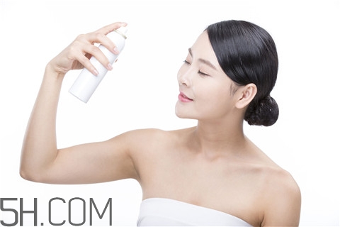 青春痘能用紅霉素軟膏嗎？青春痘能用蘆薈膠嗎？