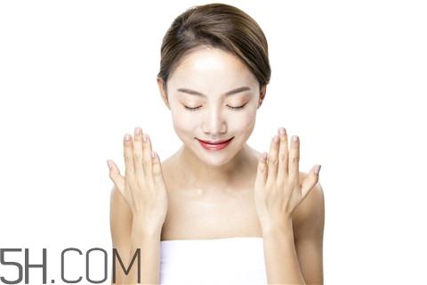 青春痘能用紅霉素軟膏嗎？青春痘能用蘆薈膠嗎？