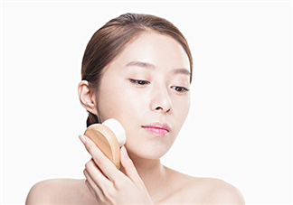 青春痘能用紅霉素軟膏嗎？青春痘能用蘆薈膠嗎？