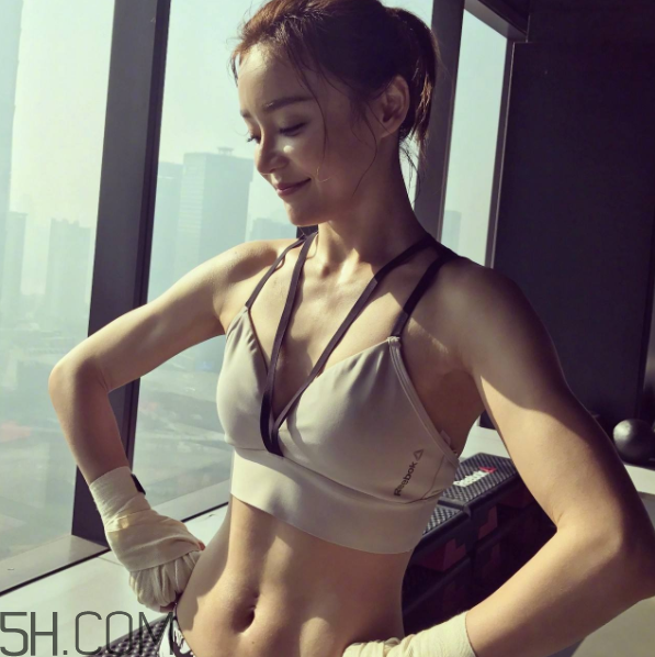 肚子上有肉可以練馬甲線嗎？女生怎么練馬甲線？