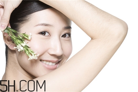 粉刺能用紅霉素軟膏嗎？粉刺擦蘆薈膠可以嗎？