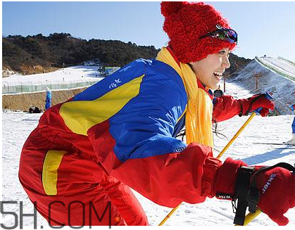 滑雪服什么牌子好？滑雪服和沖鋒衣哪個好？