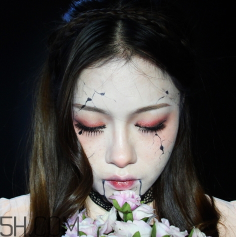 破碎娃娃妝怎么化？萬圣節(jié)破碎娃娃妝畫法教程